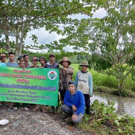 Pembersihan Aliran Sungai RT.001 dan RT.003